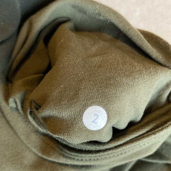 Lululemon SunSalutation Fold Down Waistband. Relaxed Fit. 7/8 Ruched Legs. Sz. 2 - Picture 13 of 16